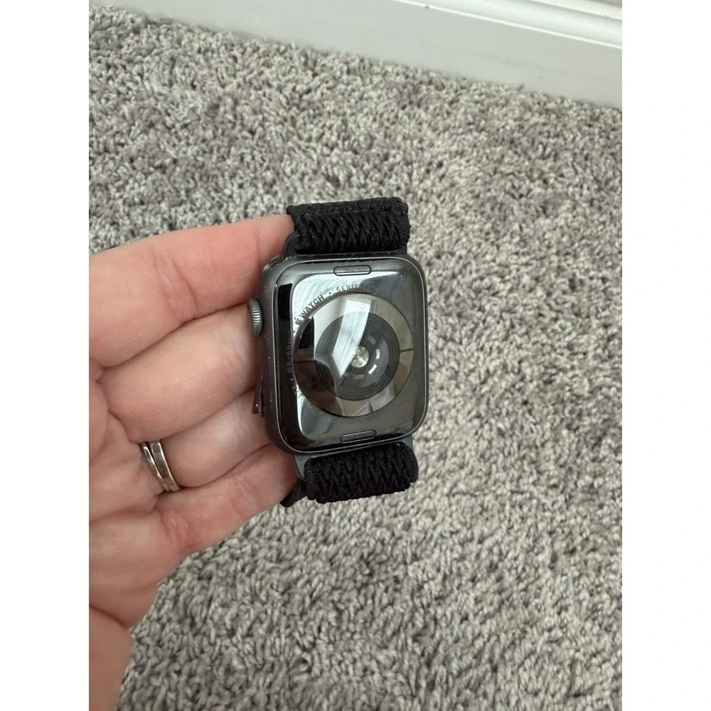 Apple Watch Series 4 44mm Charging Cord